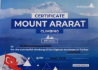 صعود آقای عبدالمحمد شاهی مدرس جانباز دانشگاه علمی کاربردی به قله کوه آرارات ترکیه
