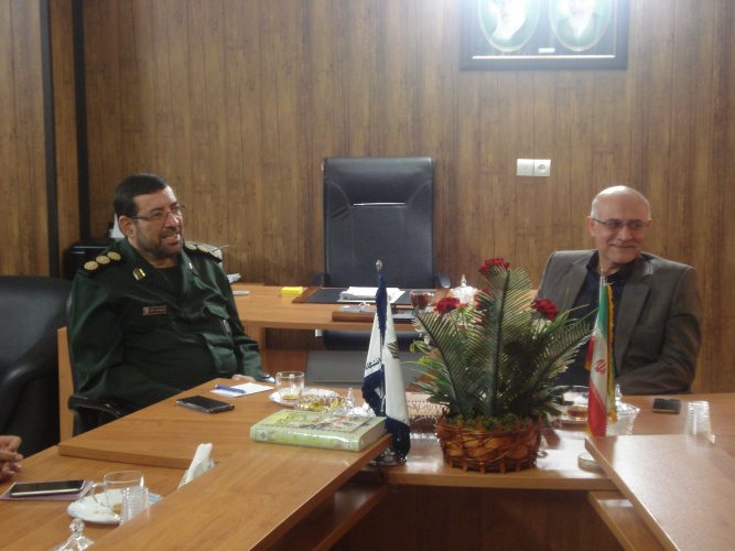 دیدار سرپرست دانشگاه جامع علمی کاربردی استان سمنان با مدیرکل بنیاد حفظ آثار و نشر ارزش های دفاع مقدس      جناب سرهنگ سلامی در محل دانشگاه