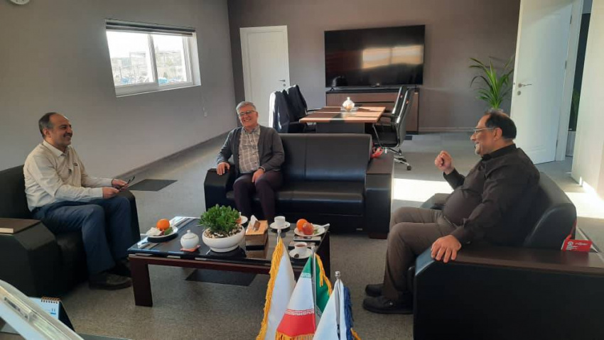 دیدار سرپرست دانشگاه جامع علمی کاربردی استان سمنان با مدیر عامل شرکت توسعه فناوری ربات صنعتی هیوا سمنان
